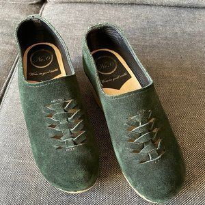 No.6 Issa Closed Back Clog on Mid Wedge in Clover Suede size 36